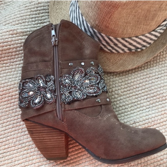 Buckle, Not Rated Shortie heeled boots - Picture 4 of 8